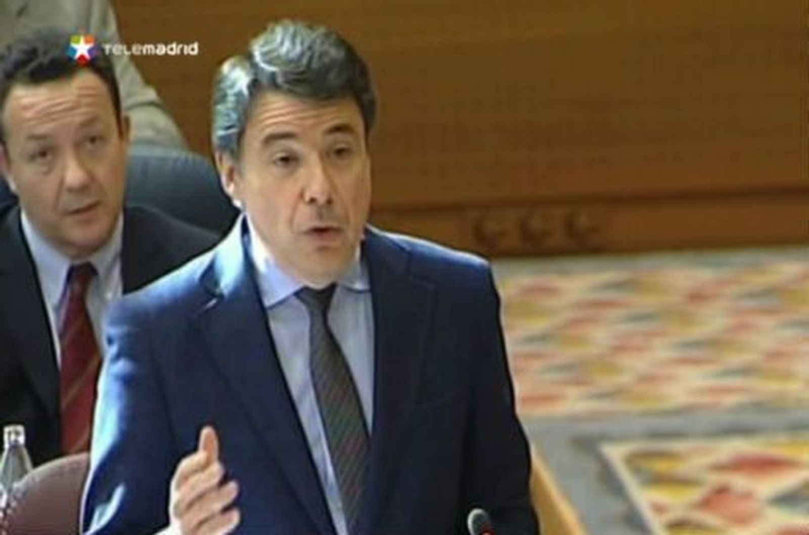 González: "Lo que hipoteca la universidad es la mala gestión, no menos empleos"