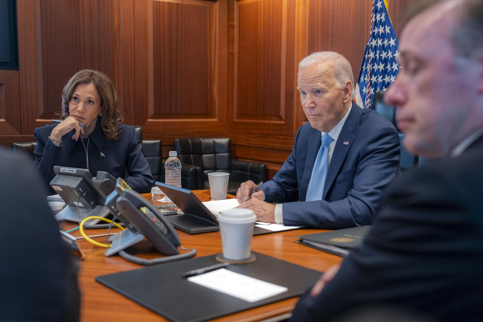 Joe Biden y Kamala Harris en el gabinete de crisis de la Casa Blanca tras el ataque de Irán a Israel