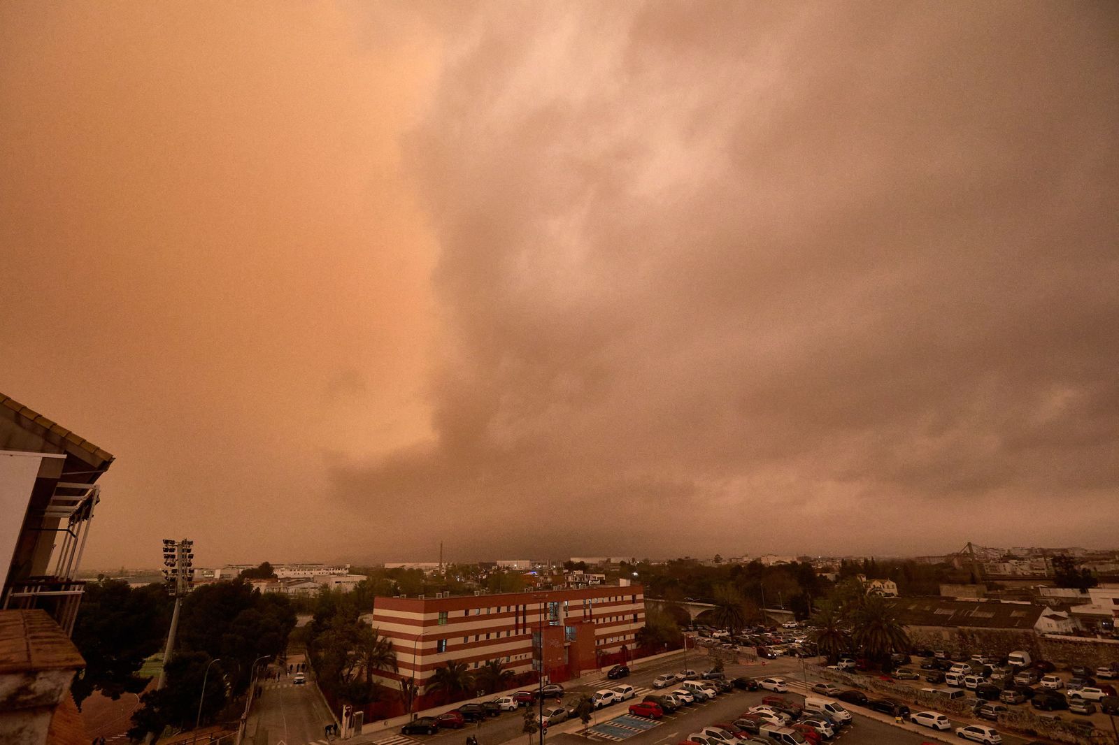 ¿Cómo puede afectar la lluvia de barro a personas con asma o problemas respiratorios?