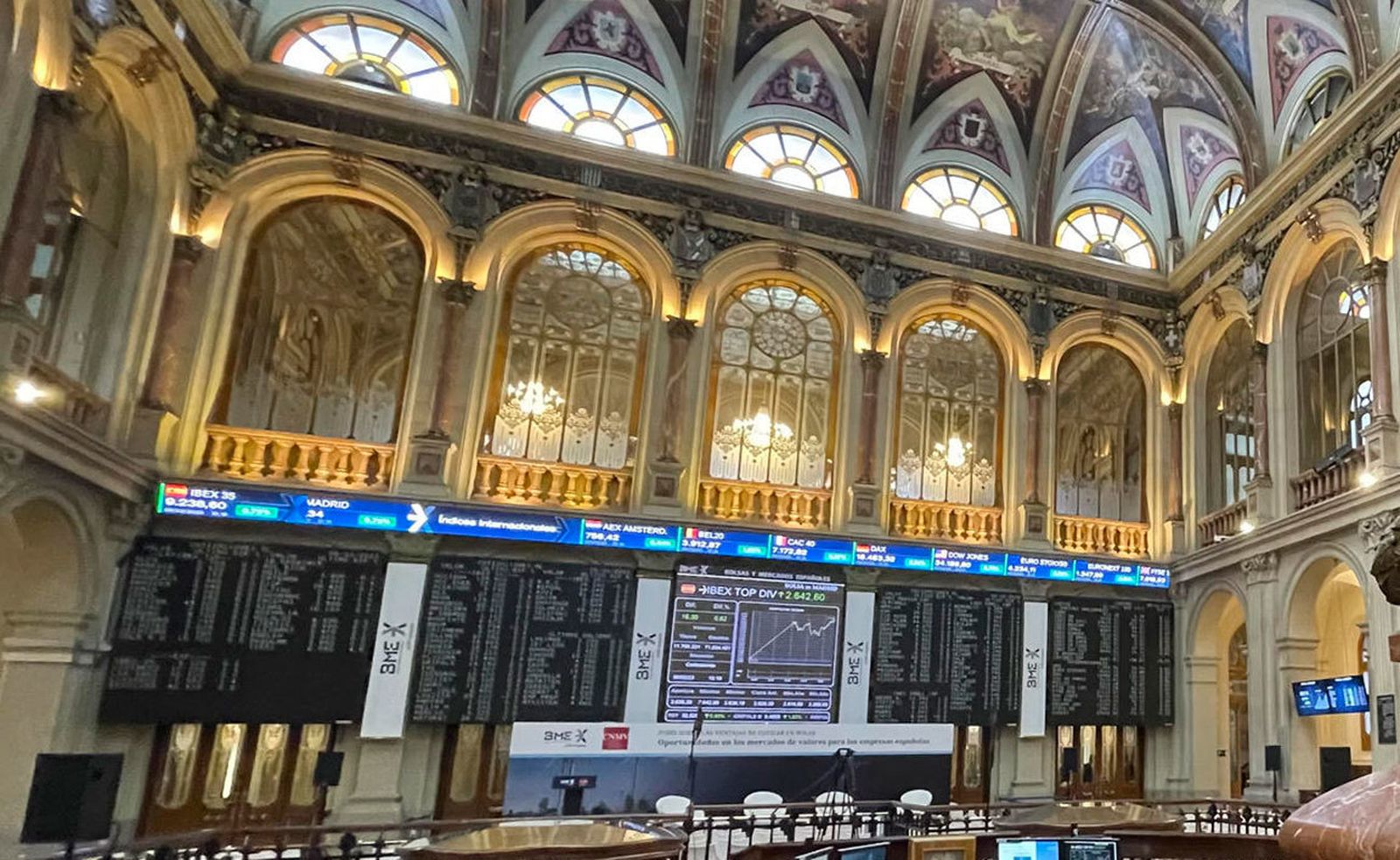 El Ibex sube un 0,34% y roza los 9.300 puntos