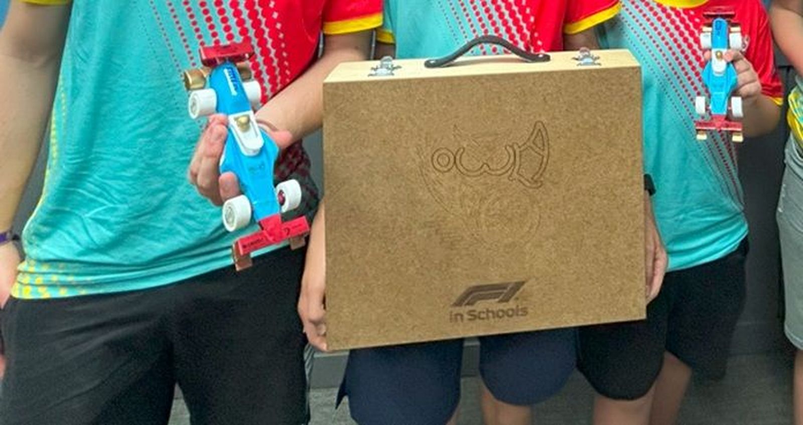 Los modelos de Fórmula-1 ganadores en manos de sus creadores