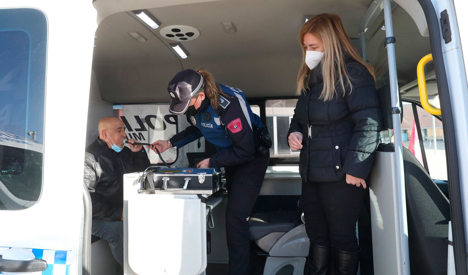 Inmaculada Sanz asiste a un control de alcoholemia de la Unidad de Tráfico de la Policía Municipal del Madrid
