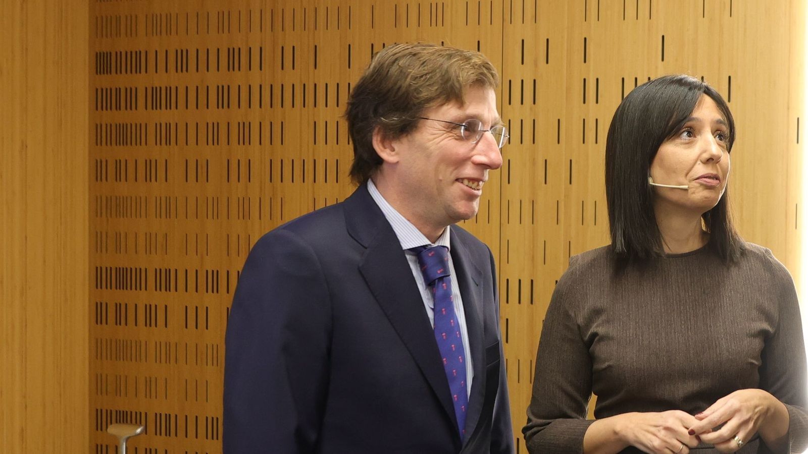 El alcalde de Madrid, José Luis Martínez-Almeida; la delegada del Gobierno de la Comunidad de Madrid, Mercedes González