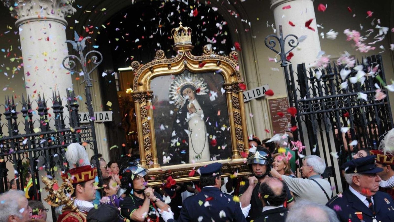 Los madrileños celebran las fiestas de La Paloma, el día grande de la capital