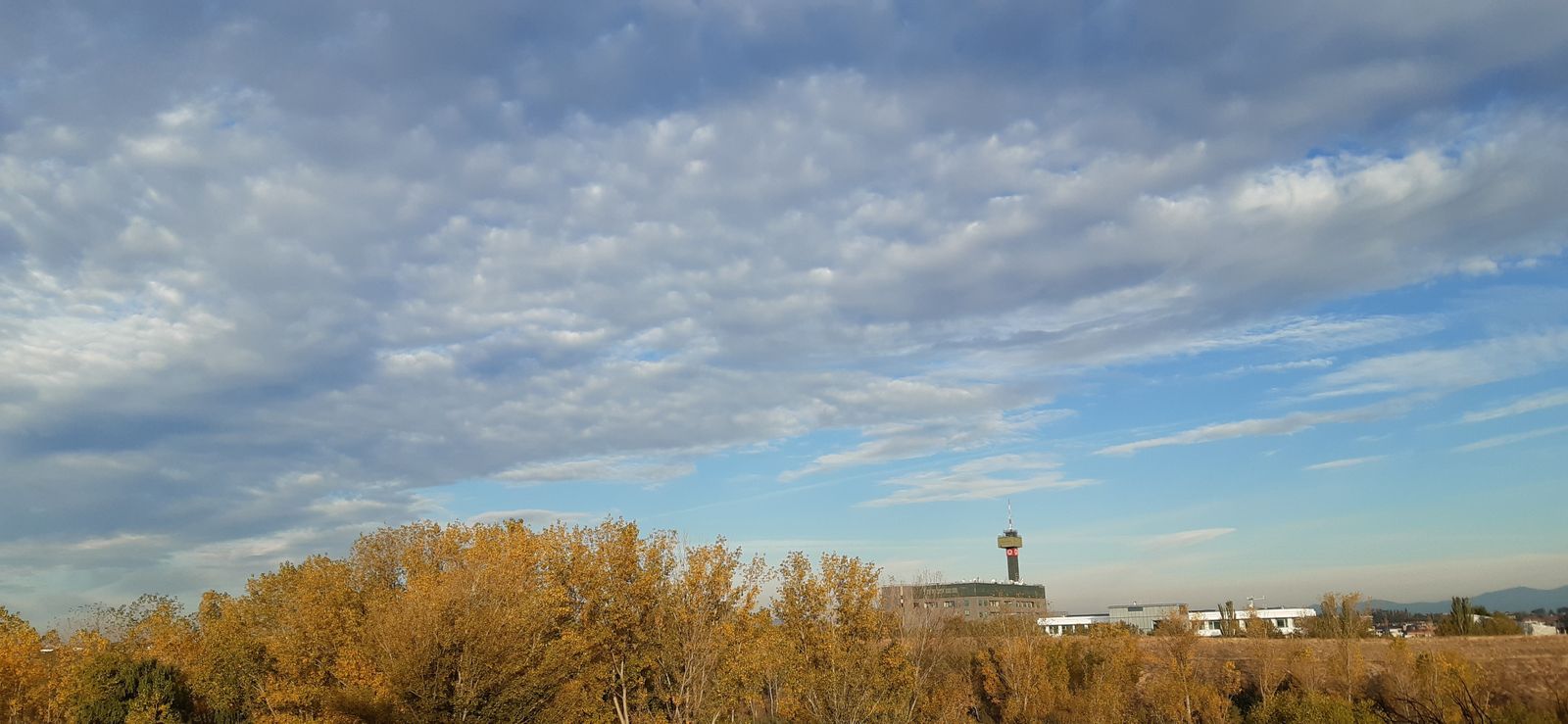 Nubes y claros sobre la zona oeste de la región