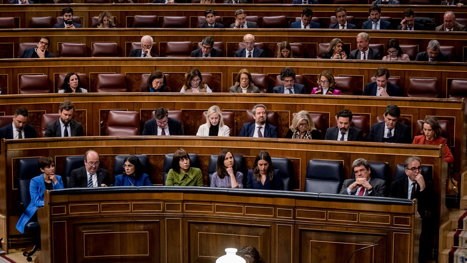 La ministra portavoz del Gobierno, Isabel Rodríguez; el ministro de Cultura, Miquel Iceta; la ministra de Sanidad, Carolina Darias; la ministra de Ciencia e Innovación, Diana Morant; la ministra de Derechos Sociales y Agenda 2030, Ione Belarra; la ministra de Igualdad, Irene Montero; el ministro de Inclusión, Seguridad Social y Migraciones, José Luis Escrivá, y el ministro de Universidades, Joan Subirats, durante una sesión plenaria en el Congreso de los Diputados, a 24 de enero de 2023