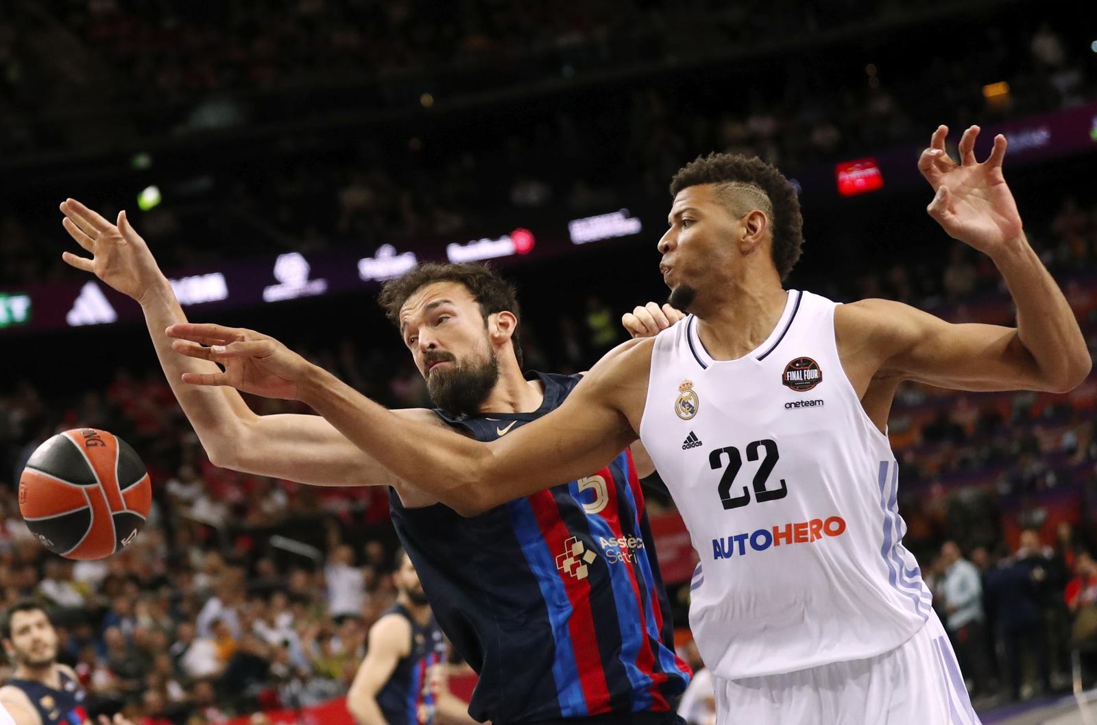 Tavares ante el Barcelona