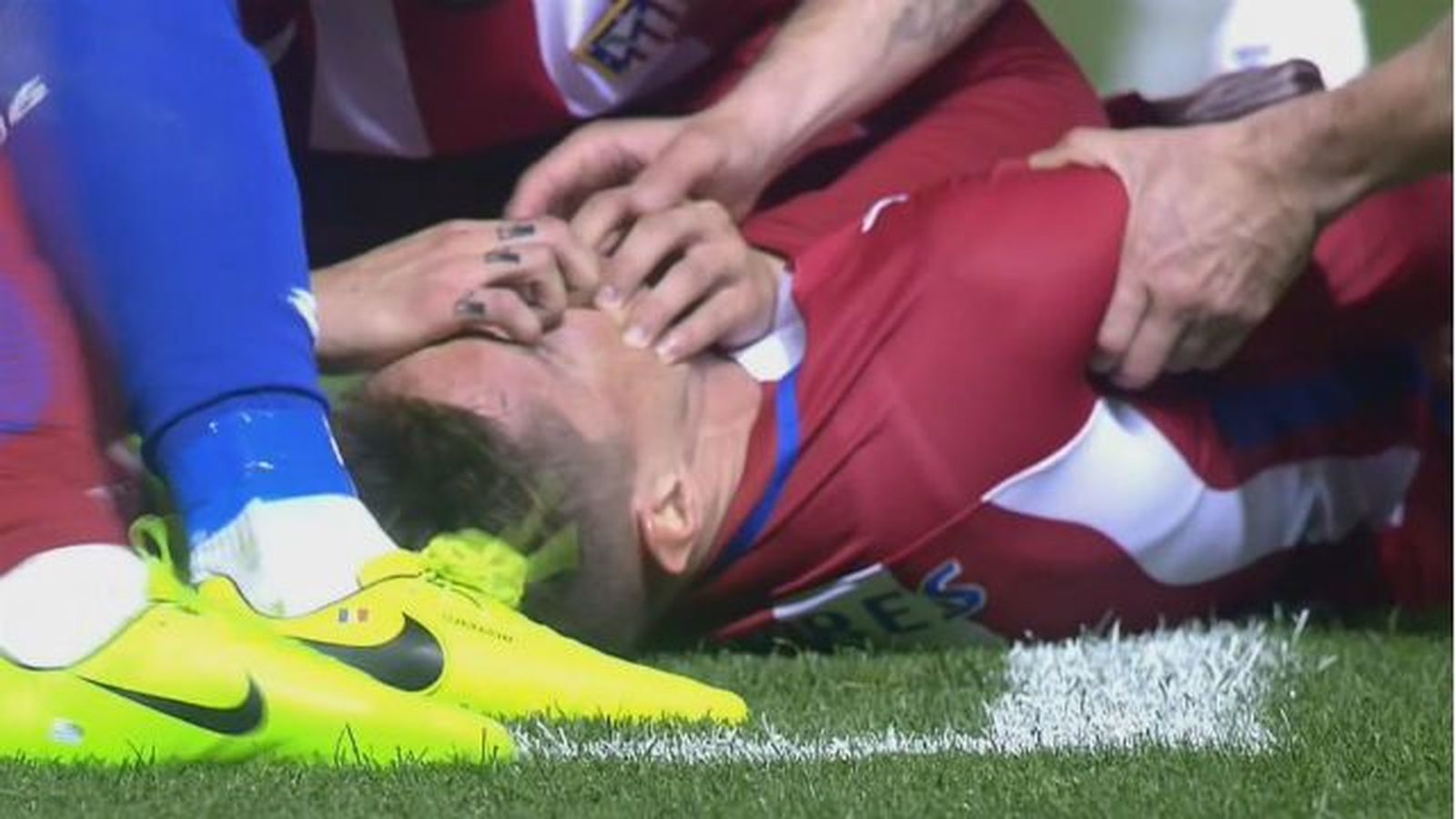 Fernando Torres da un susto terrible