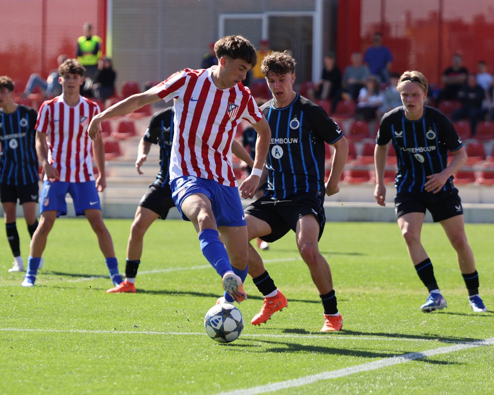 Atlético de Madrid juvenil ante el Brujas