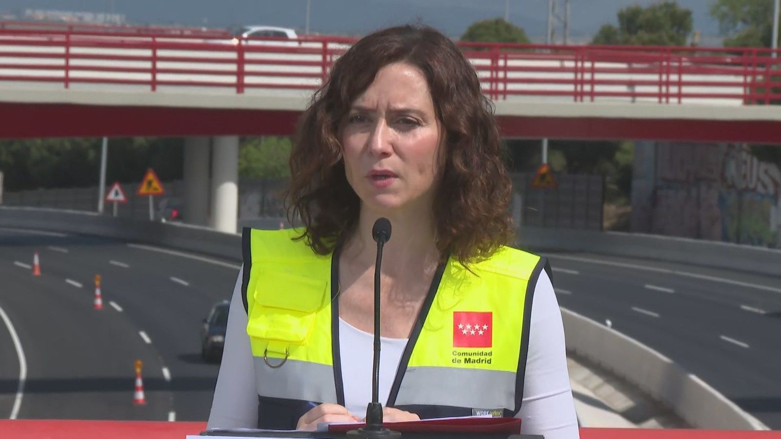 Ayuso pide a Mónica García que deje de "utilizar la sanidad pública para promocionarse"