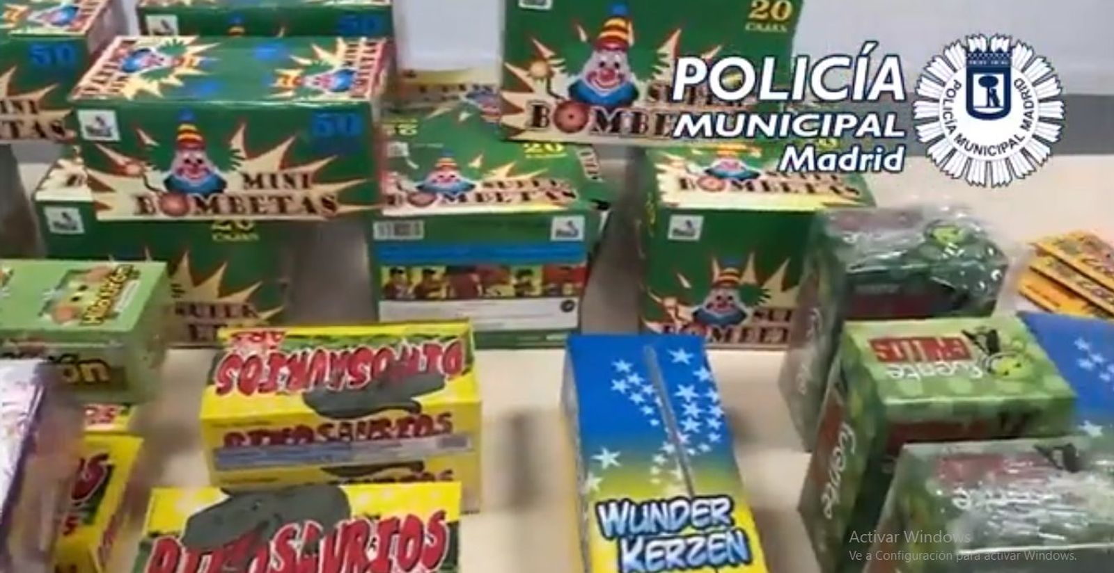 Productos pirotécnicos intervenidos por la policía en un bazar de Hortaleza