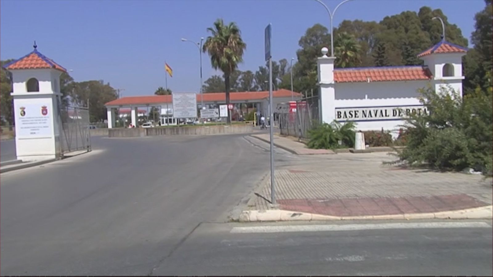 Entrada  a la base militar de Rota
