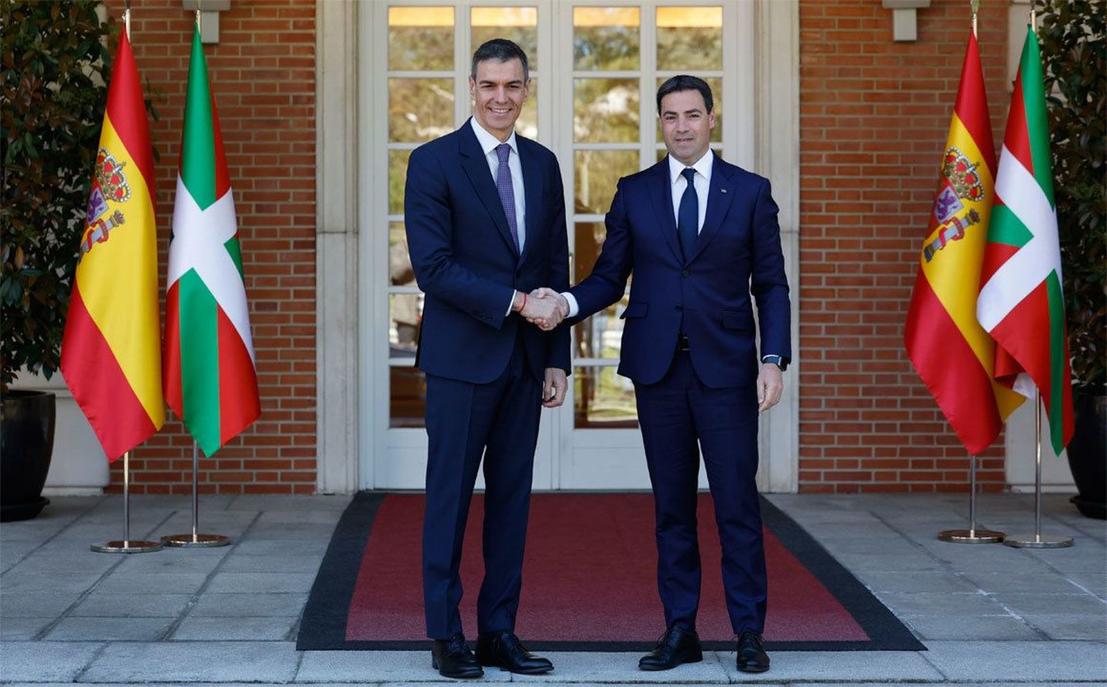 Sánchez y Pradales acuerdan que Euskadi participe en la gestión de sus aeropuertos