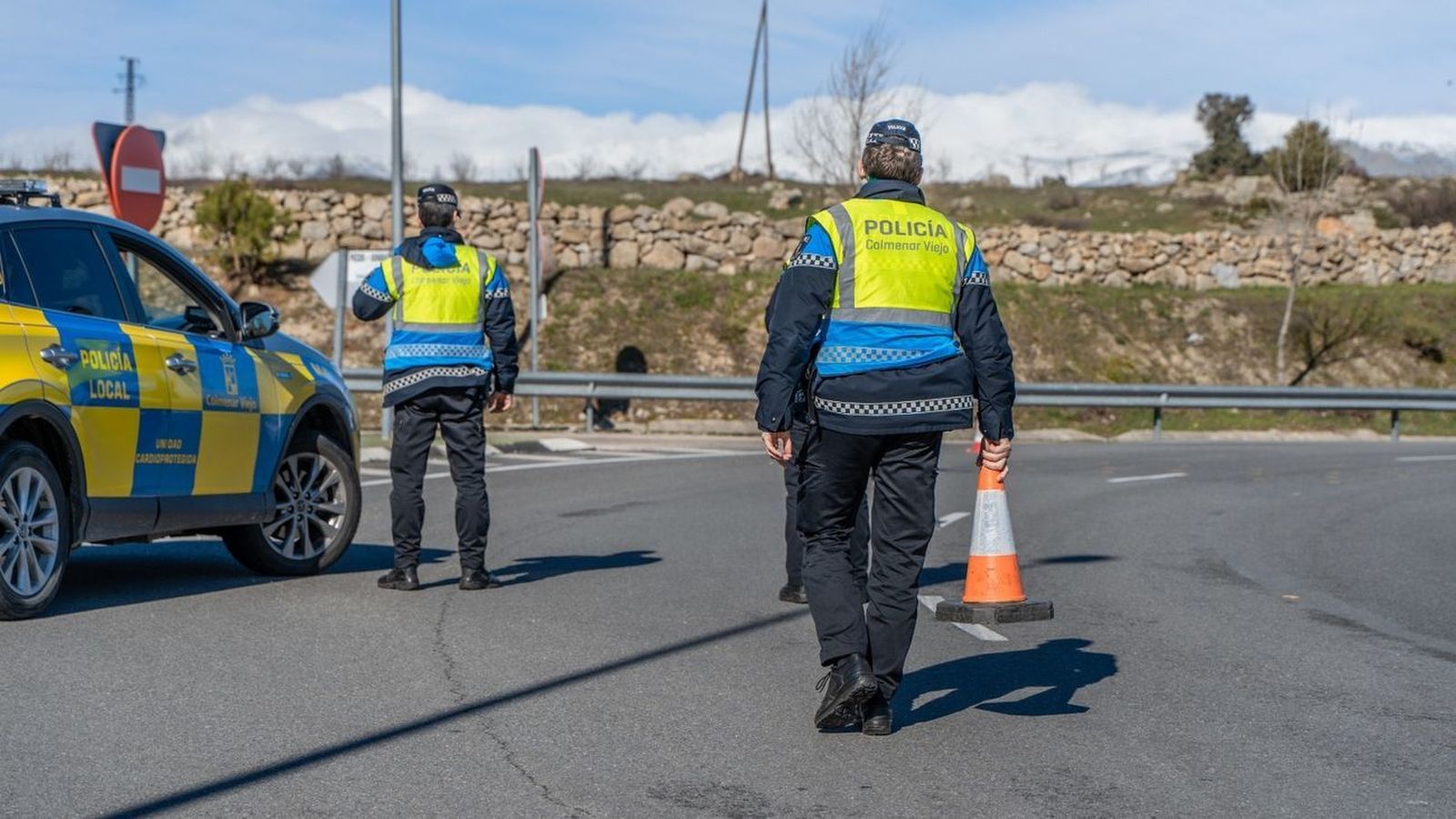 Policía Local de Colmenar Viejo en un control de tráfico
