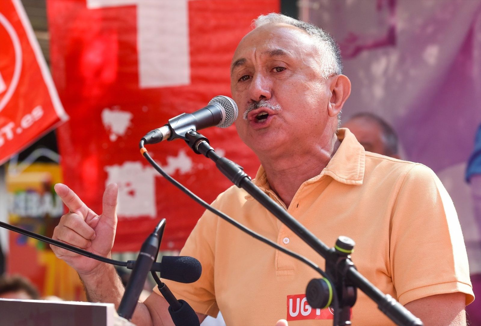El líder de UGT pide ignorar la debacle económica