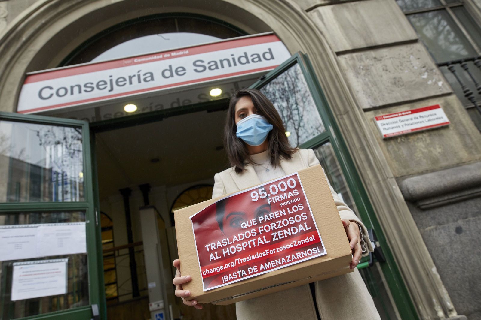 La enfermera que inició la campaña contra los "traslados forzosos" al Zendal reúne 100.000 firmas de apoyo