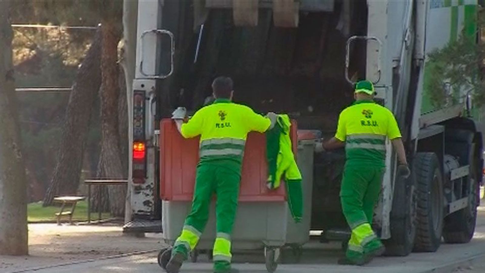 Los sindicatos plantearán una huelga indefinida para la recogida de basuras en noviembre