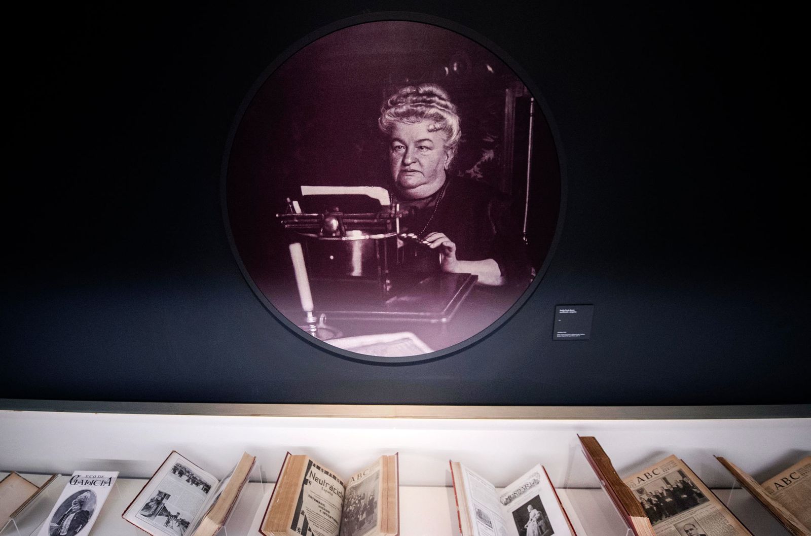 Varias de las piezas de la exposición de Emilia Pardo Bazán en la Biblioteca Nacional