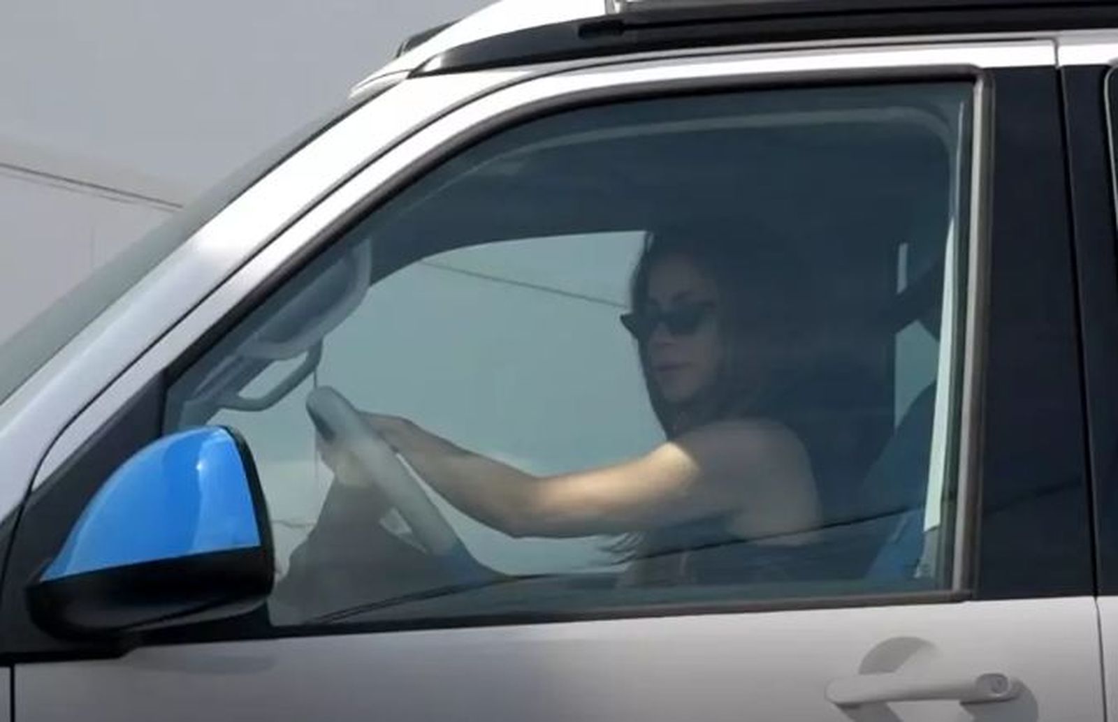 Shakira regresa a su casa tras recoger a sus hijos del colegio