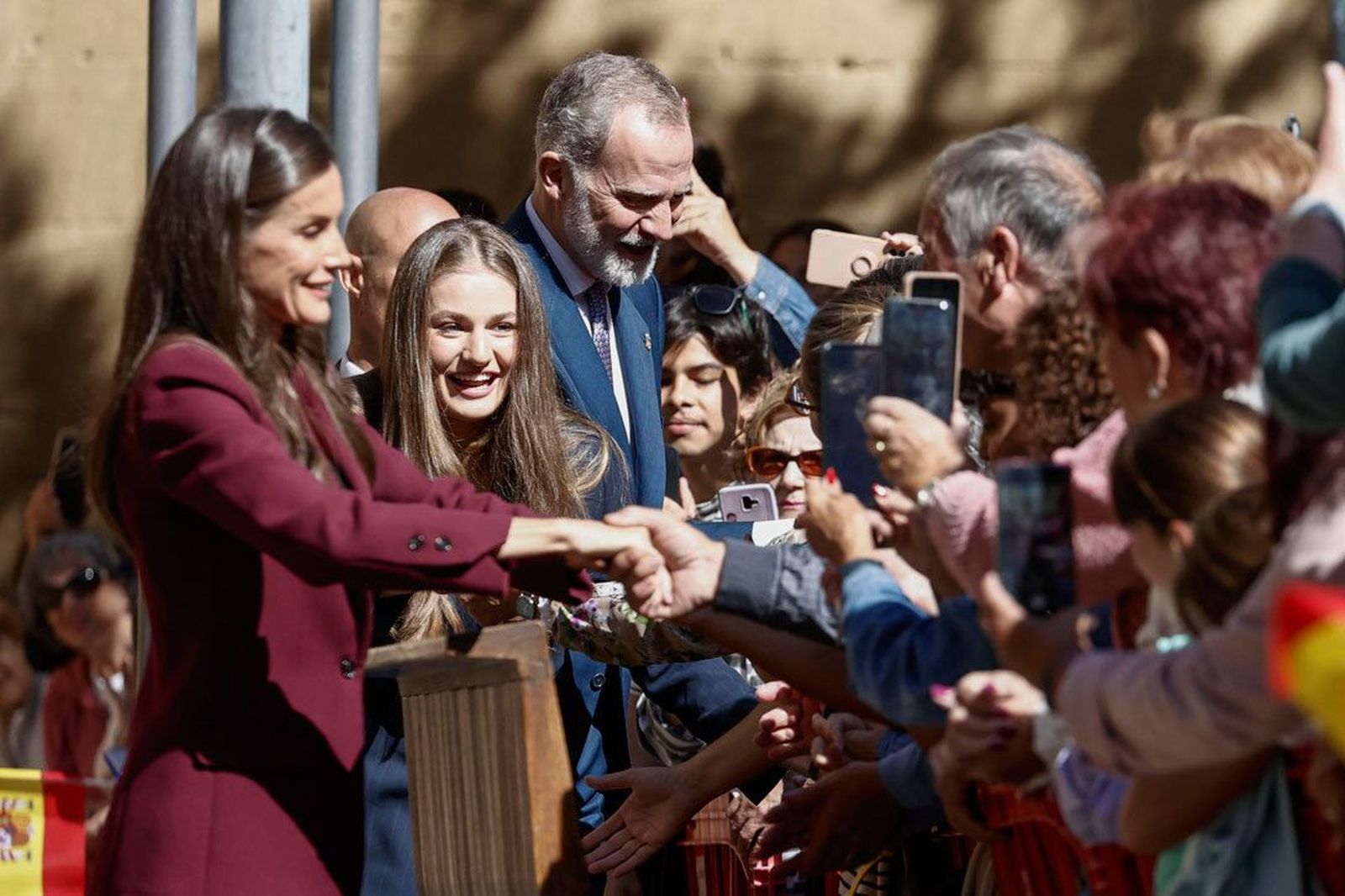 Viana (Navarra) aclama a la princesa y a los Reyes