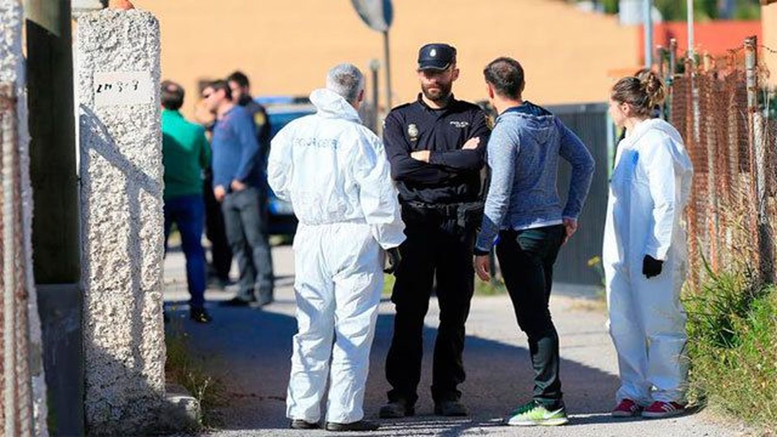 Un denunciado por amenazas mata al padre de su pareja y hiere a la hija de esta