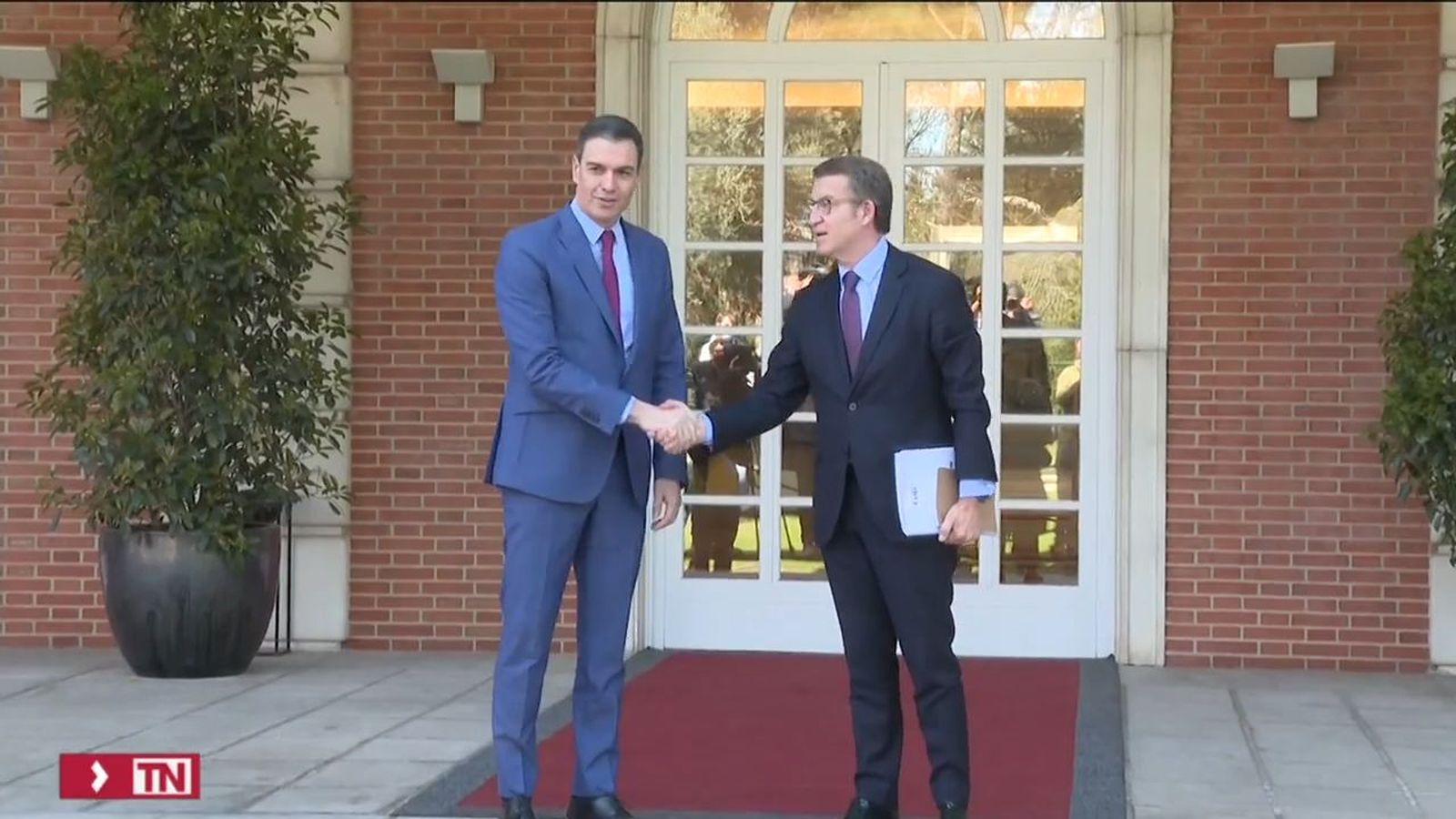 Primera reunión entre Sánchez y Feijóo