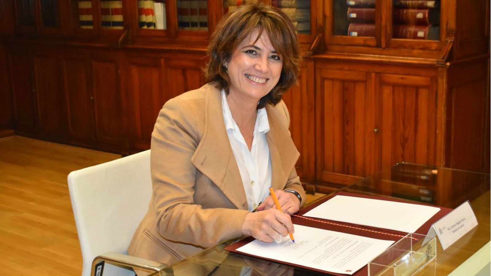 Dolores Delgado toma posesión de su cargo como fiscal de sala de Memoria Democrática