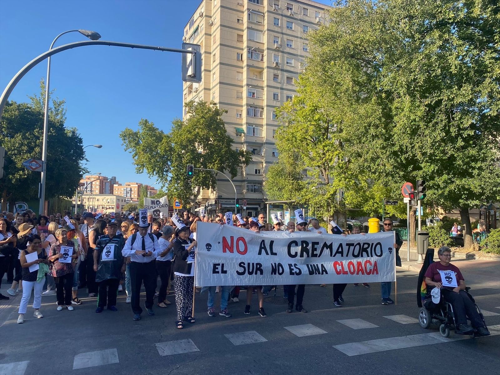 Vecinos de Usera y Villaverde se manifiestan contra el crematorio de la M-40