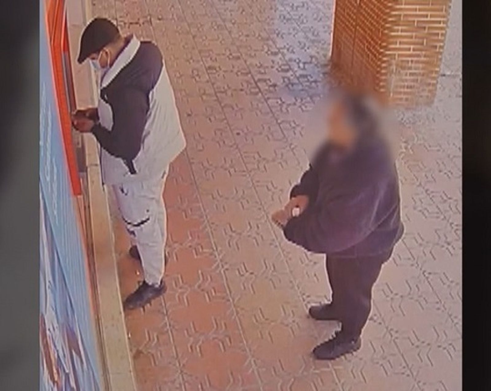 Tres detenidos por robar dinero a una veintena de ancianos en cajeros automáticos de Colmenar Viejo y Torrelodones