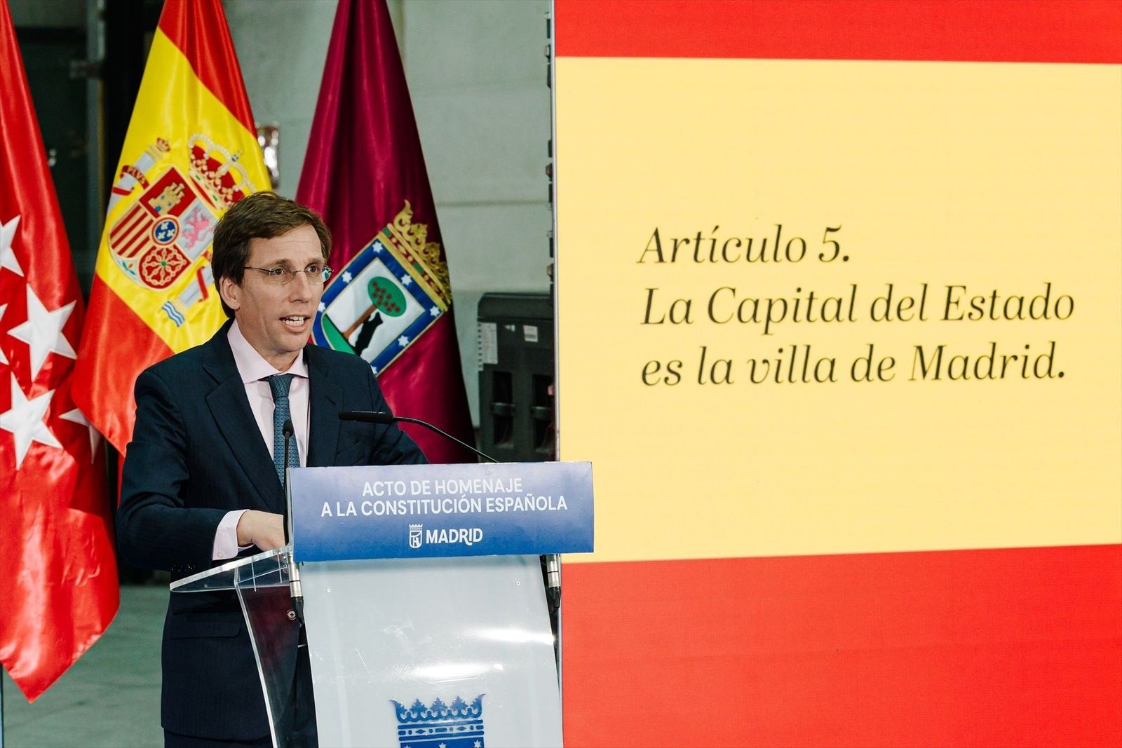 Almeida reivindica el artículo 117 y defiende la "independencia judicial" en el Día de la Constitución