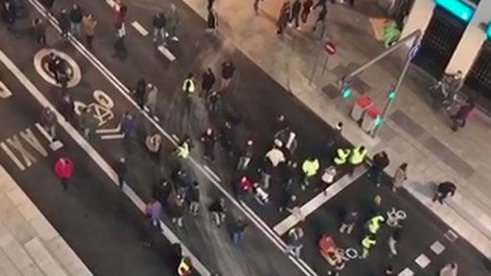 Los taxistas se manifestan de Colón a Génova y presentan una nueva propuesta
