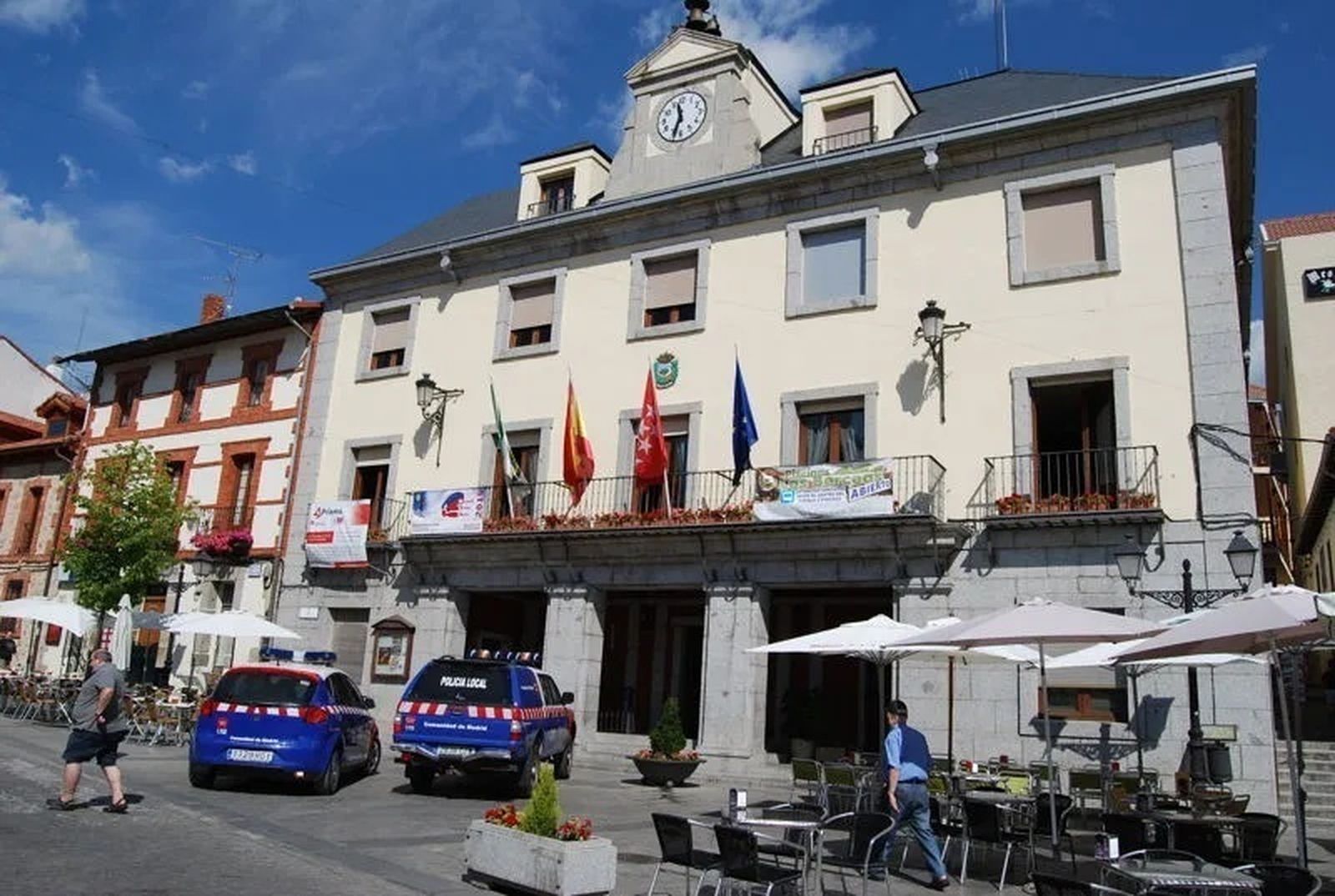 Fachada del Ayuntamiento de Cercedilla