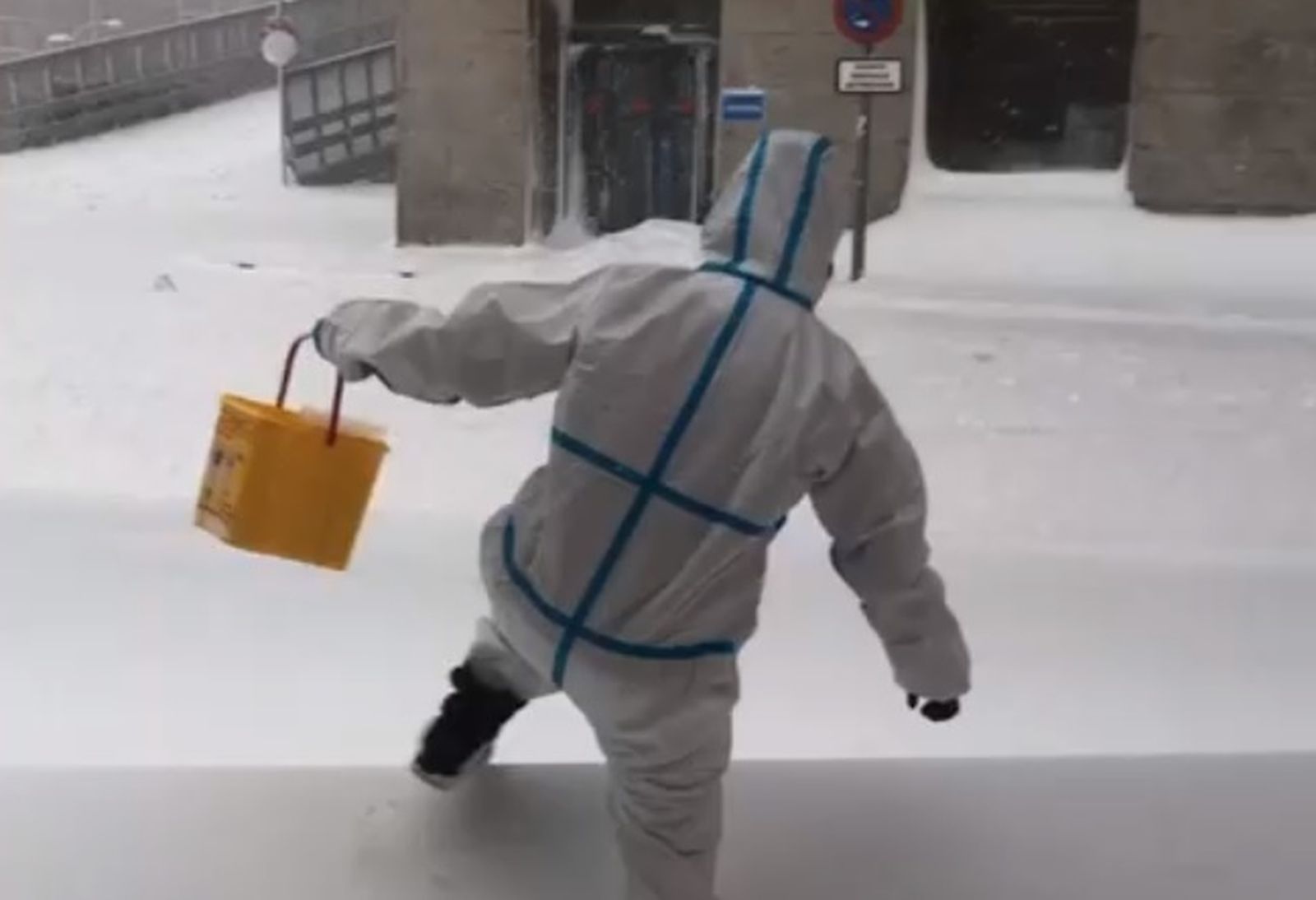 Las imágenes que deja la nieve en el Hospital Clínico