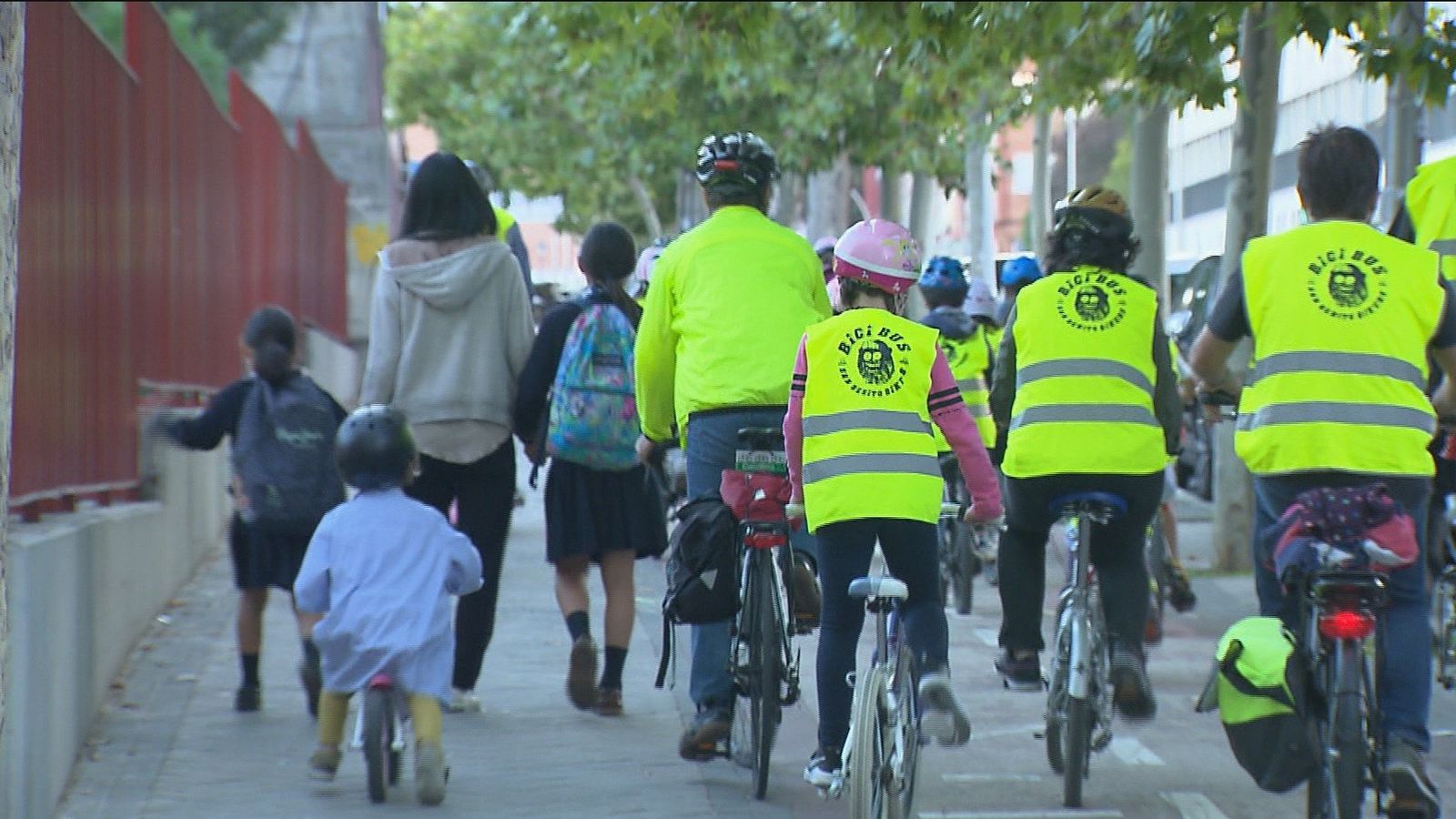 El bicibús, el mejor transporte para ir al colegio, llega a Ciudad Lineal