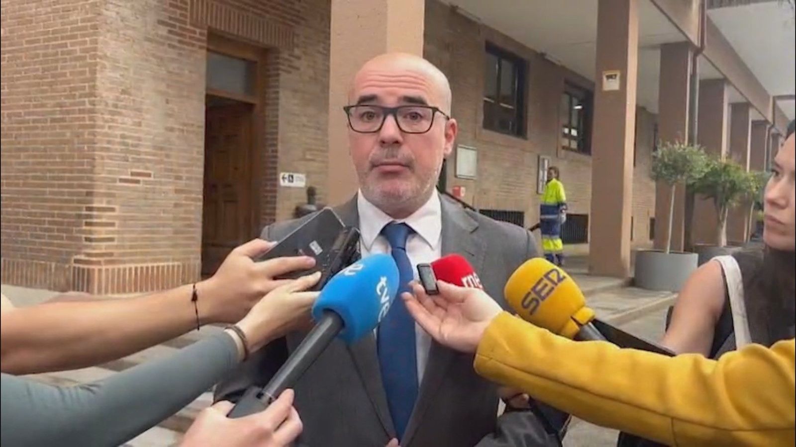 El delegado del Gobierno exige en Móstoles la dimisión de su alcalde