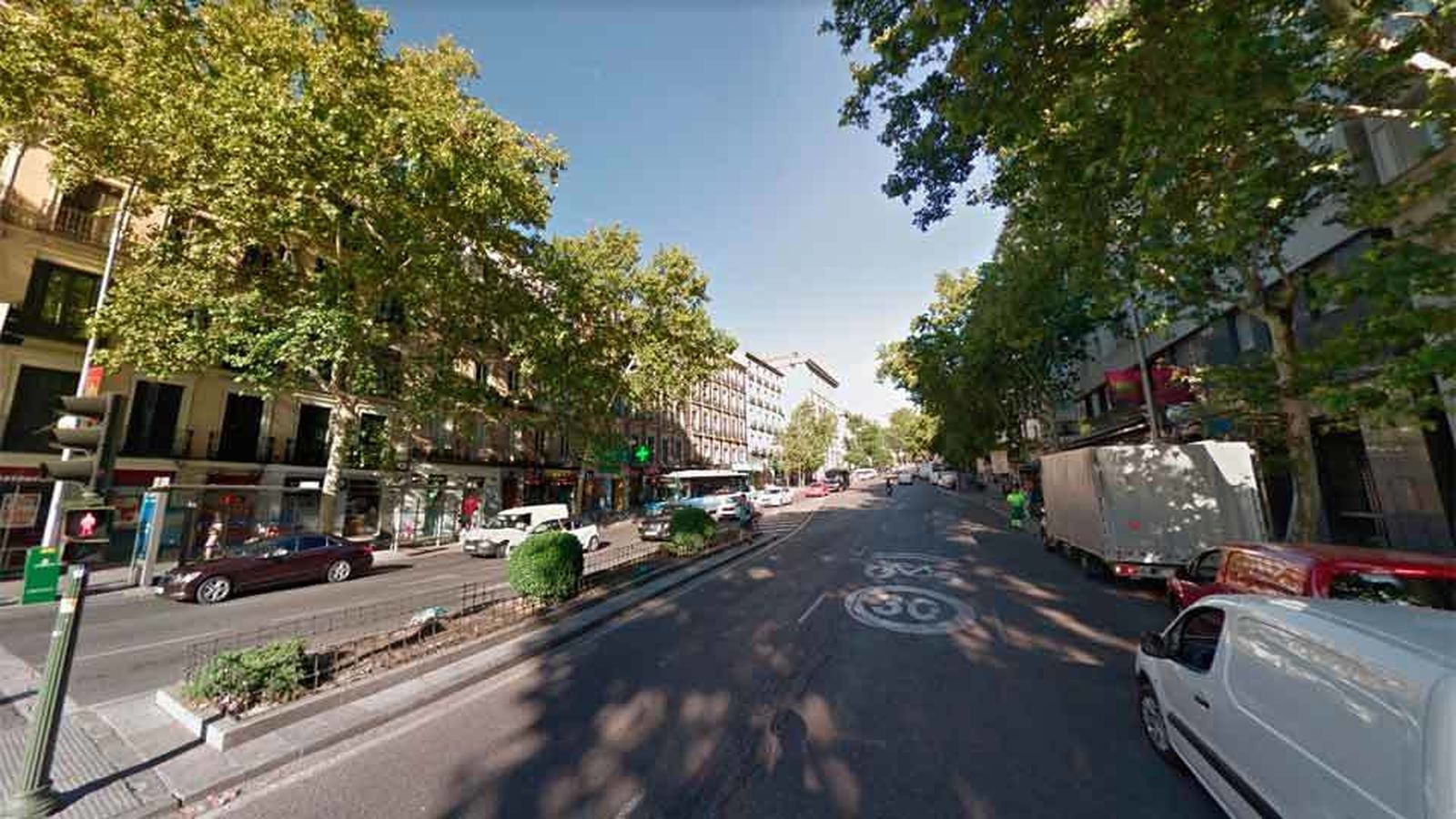La calle Atocha, en la confluencia con la plaza del Emperador Carlos V
