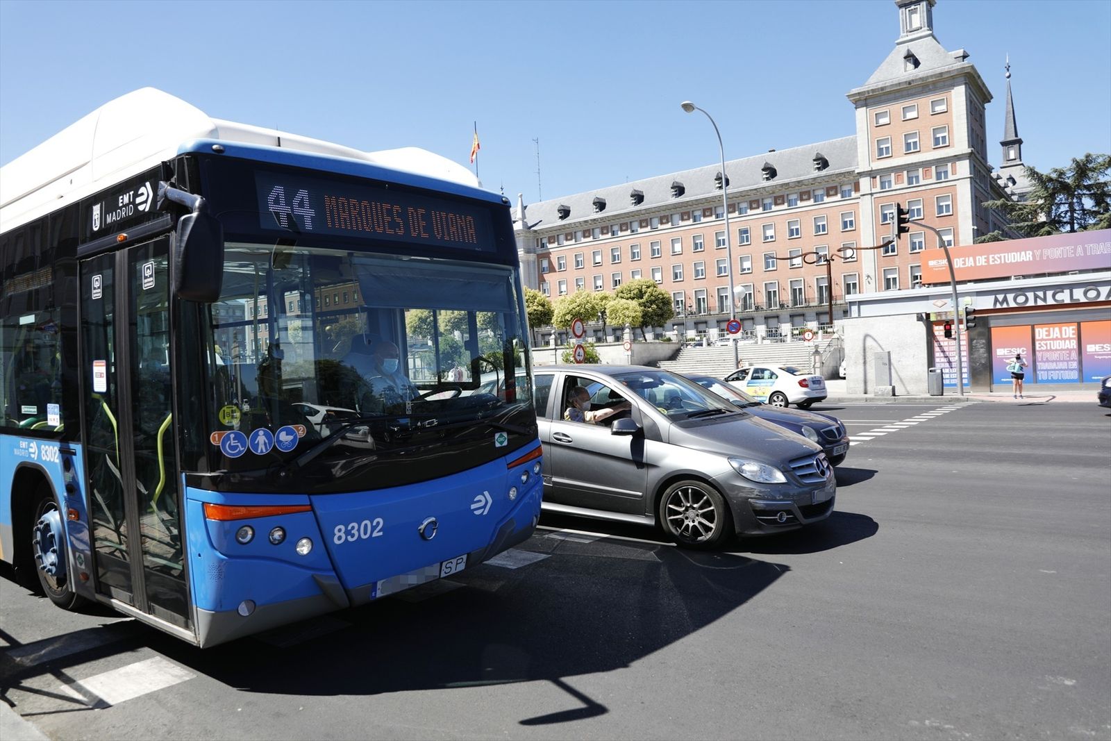Cortes de tráfico y alteraciones en 27 líneas de EMT y 47 interurbanas por la marcha para pedir la dimisión de Sánchez