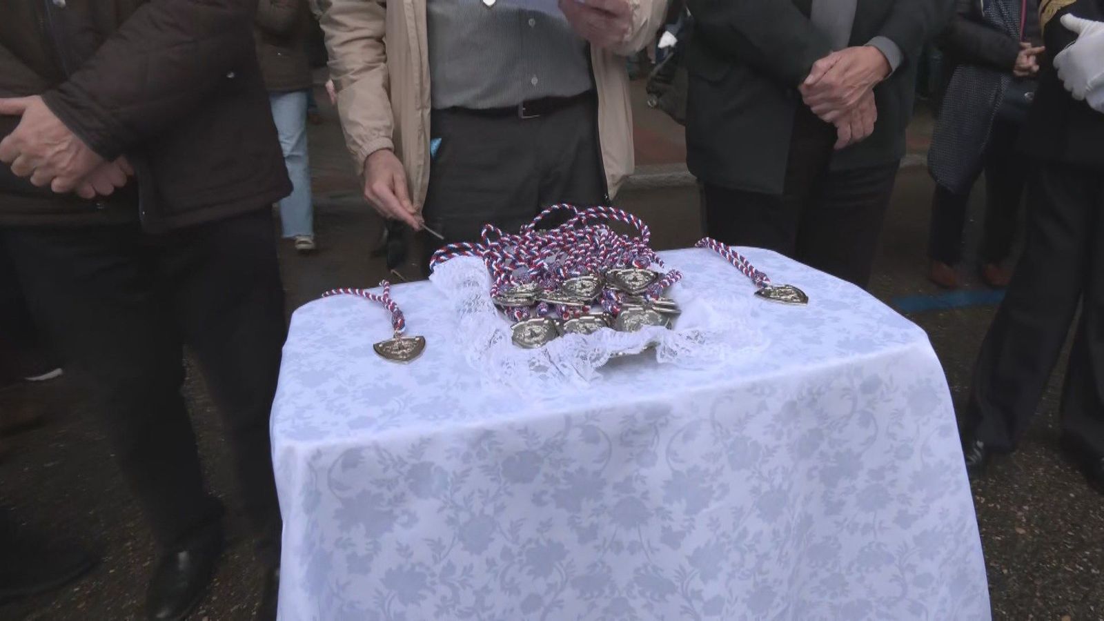 Una entrega de Medallas a los niños enfermos en el Hospital del Niños Jesús que nos dejan con lágrimas de emoción