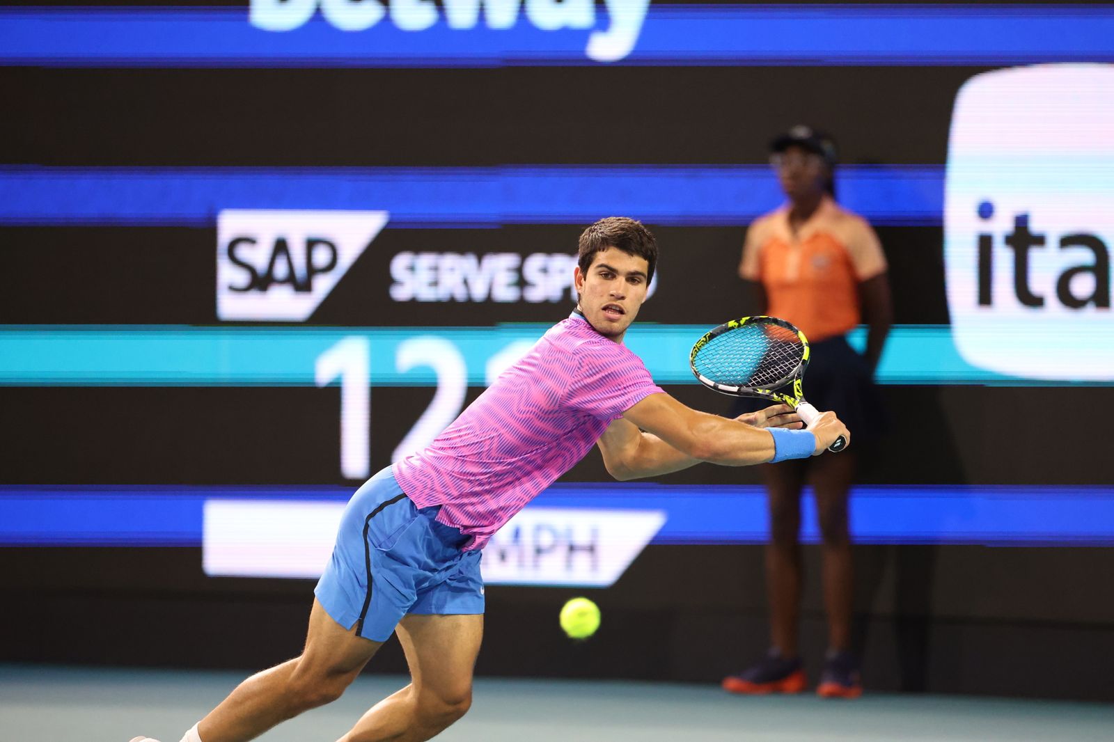 Carlos Alcaraz, en su partido contra Dimitrov en Miami