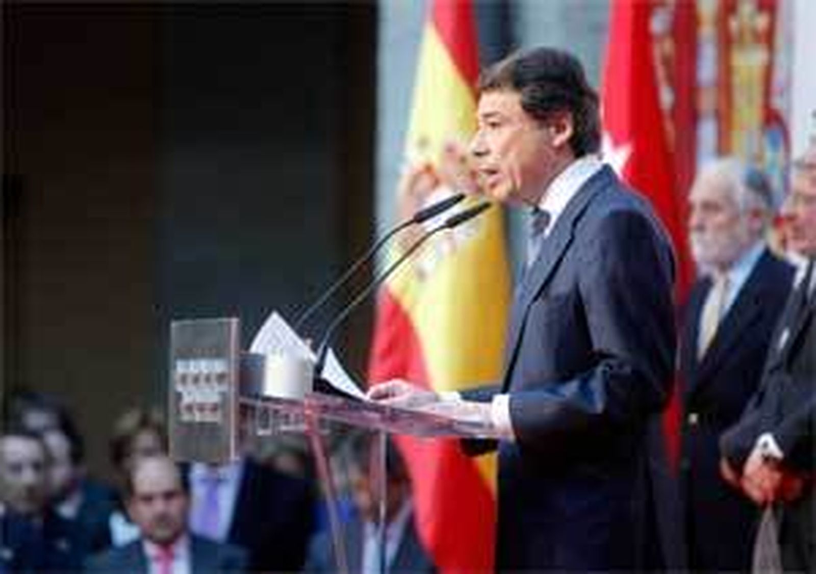 "El futuro de todos no puede decidirse desde el chantaje ni al margen de España"