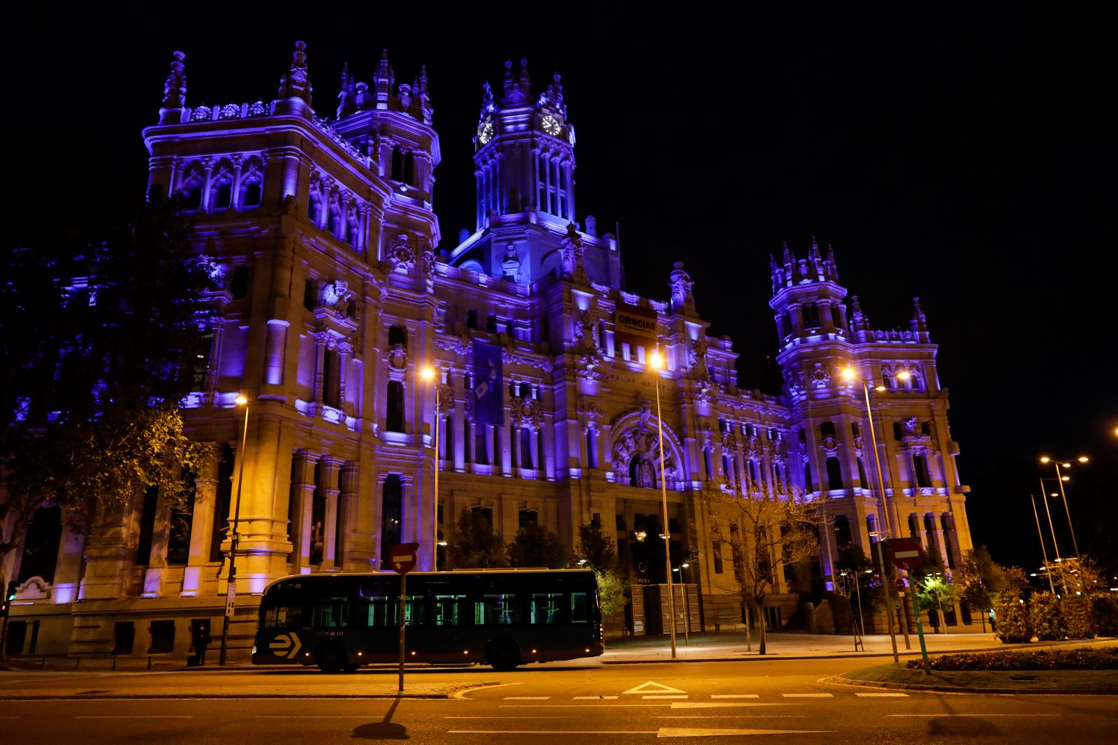 El Ayuntamiento de Madrid iluminado