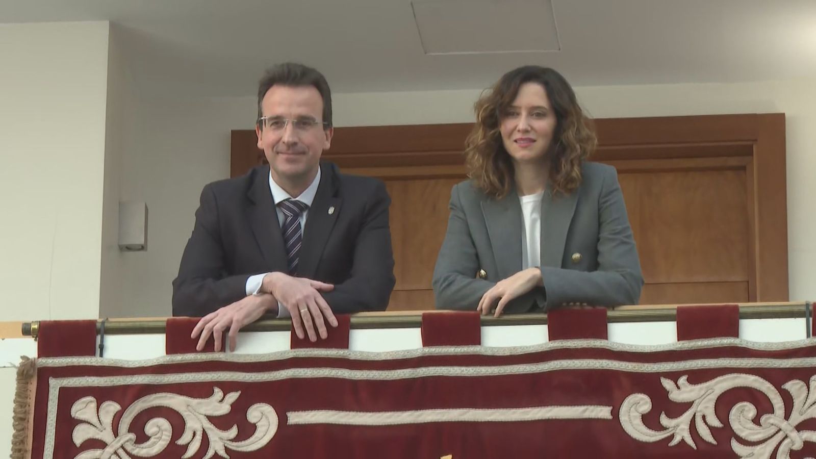 El alcalde de Leganés, Miguel Angel Recuenco, con la presidenta de la Comunidad de Madrid, Isabel Díaz Ayuso