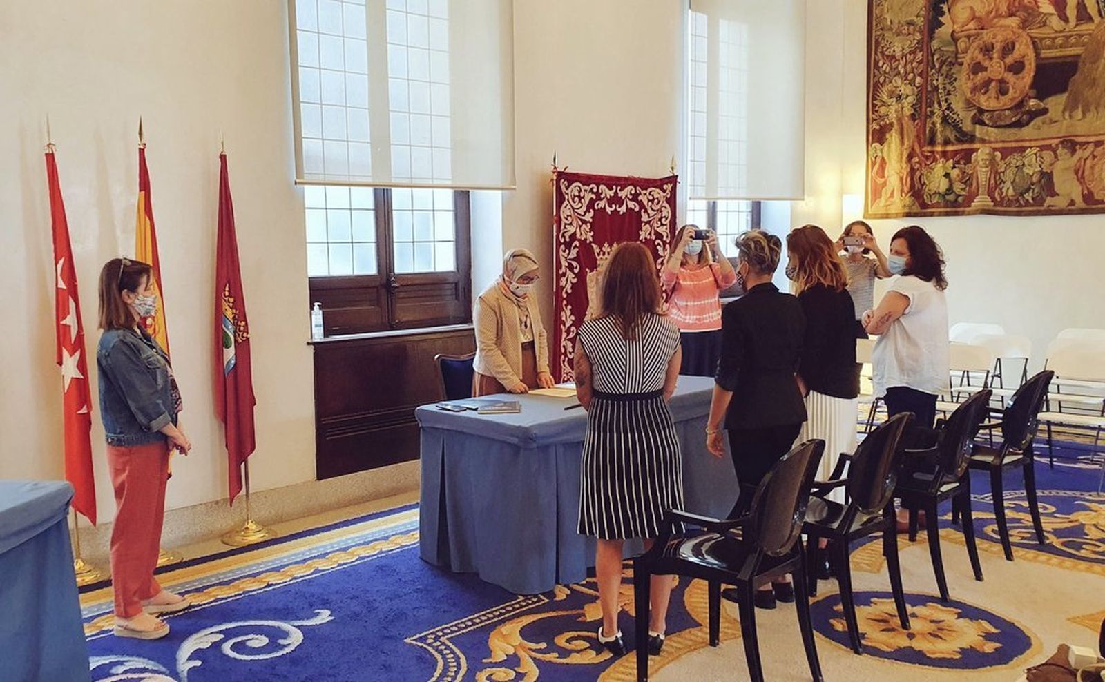 Una concejala musulmana casa a dos mujeres en Madrid