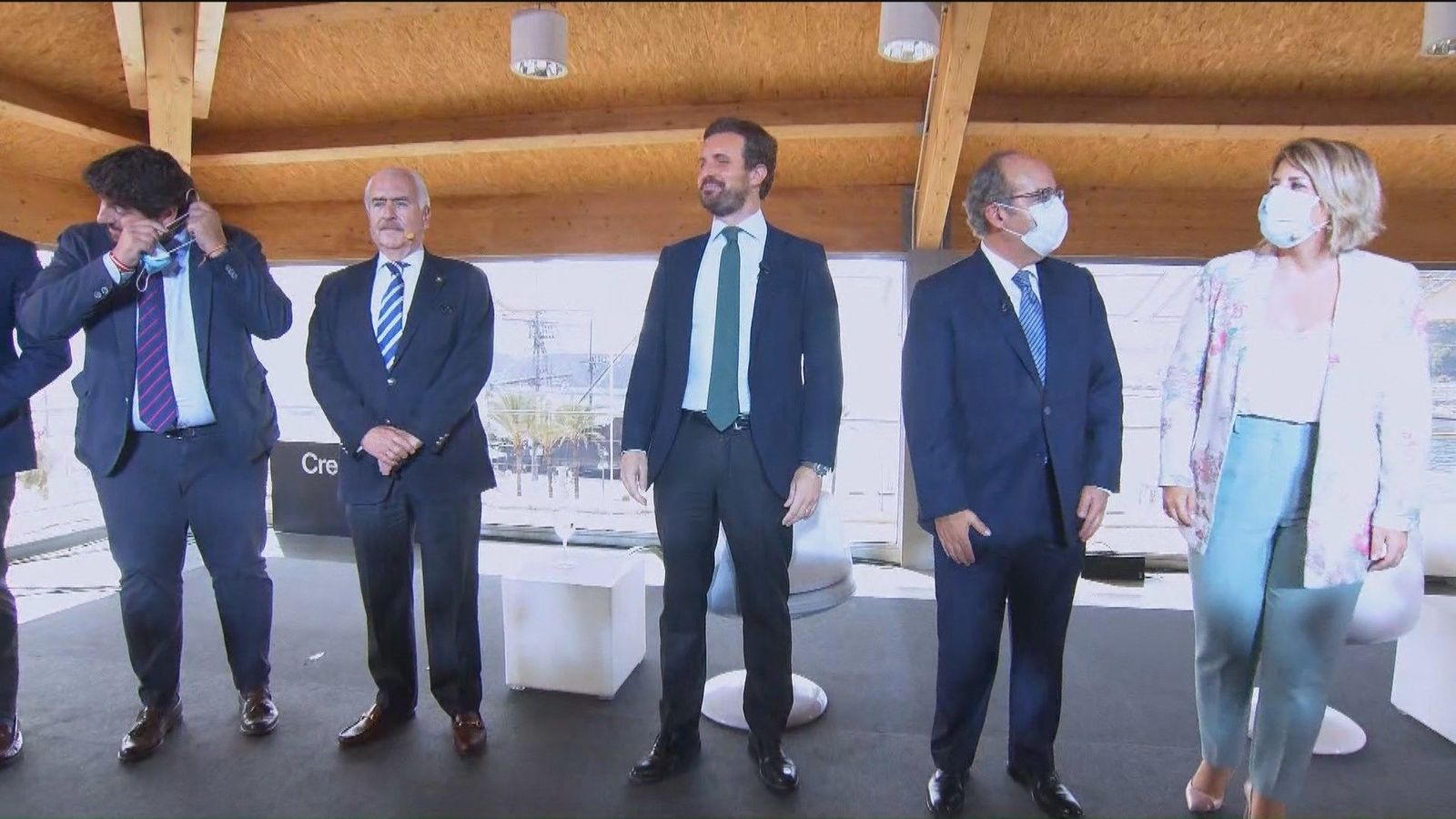 Casado pide a Sánchez que siga al Supremo en la petición de entrega de Puigdemont