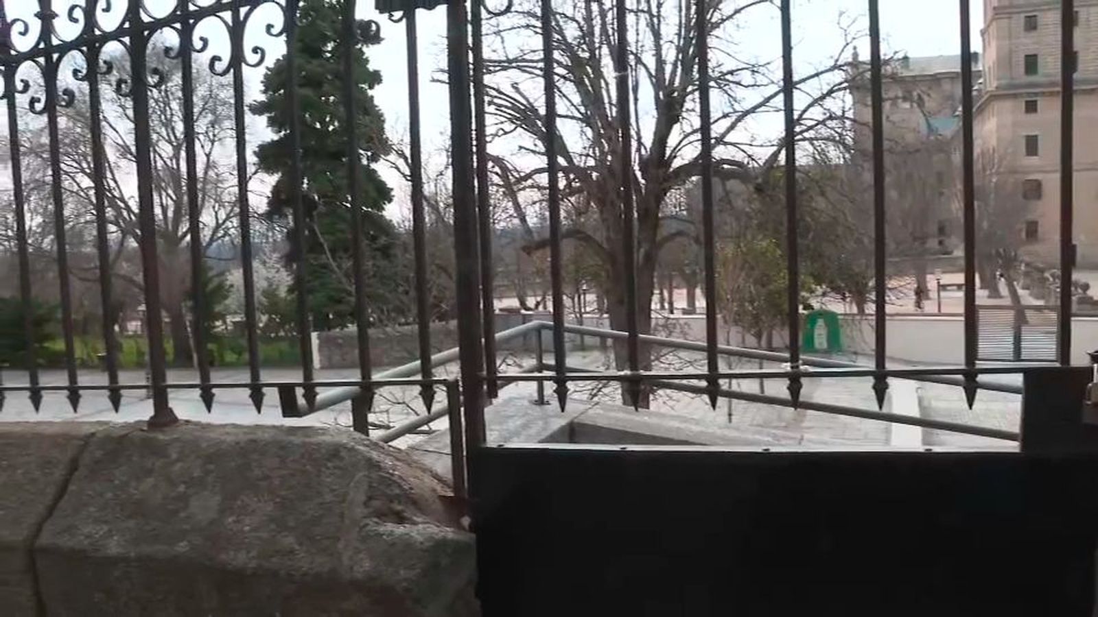 Polémica en San Lorenzo del Escorial: niños sin patio por decisión de Patrimonio en La Bolera