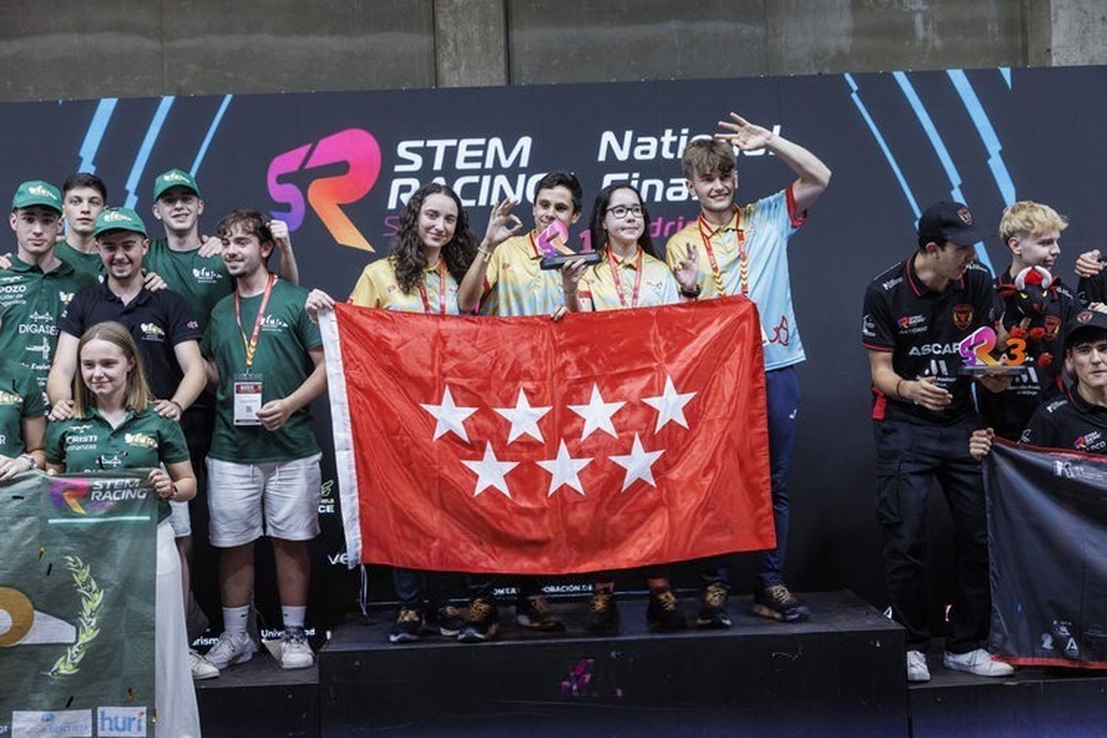 Miembros del equipo del IES Aranguren ganadores de la fase nacional de Stem Racing