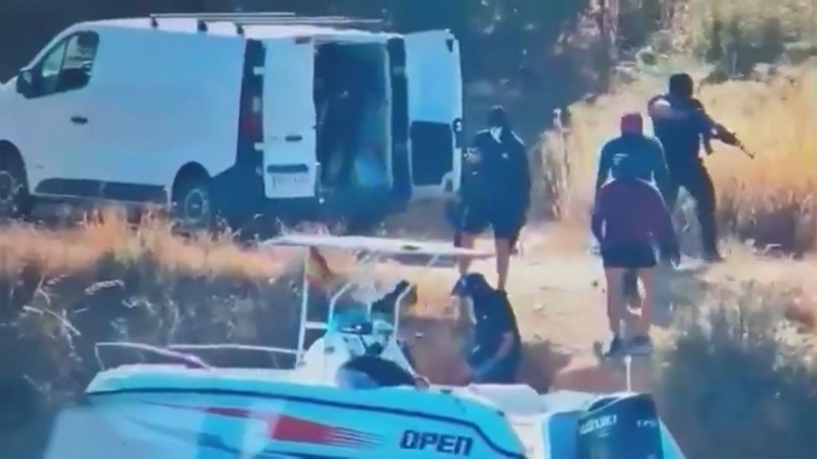 Narcos desembarcan un alijo en Huelva armados con fusiles de asalto