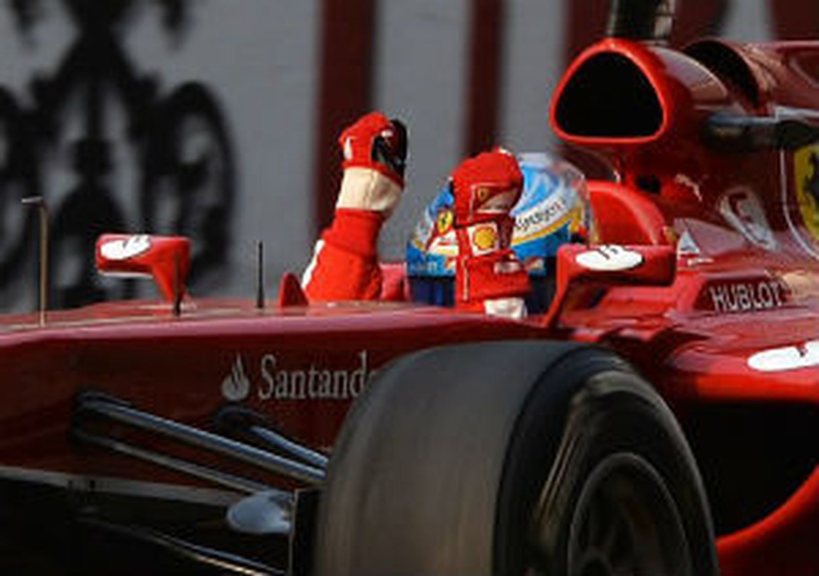 Fernando Alonso celebra un triunfo