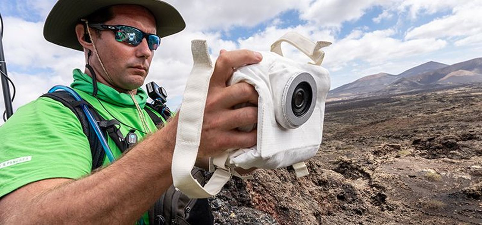 El astronauta Thomas Pesquet prueba la nueva cámara lunar en el paisaje de Lanzarote
