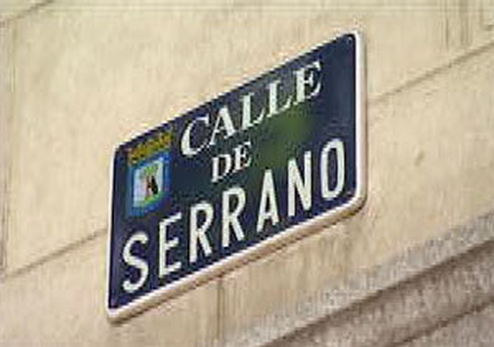 Placa calle Serrano
